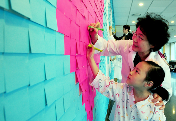 三星首尔医院希望之墙，2周收到一万多个感人故事